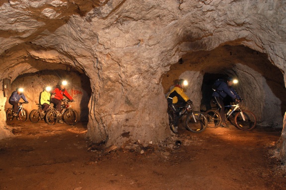 576px-Mezica_Lead_and_Zinc_Mine_Museum_02_-_Photo_Tomo_Jesenicnik