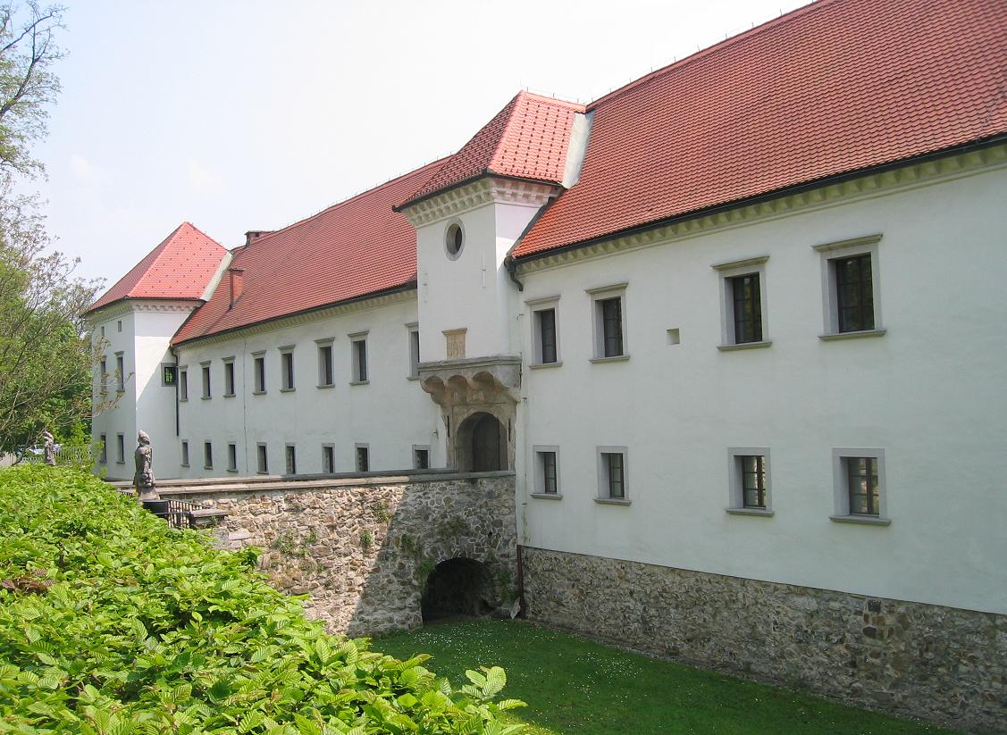 Fuzine Castle 2006.JPG