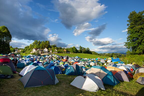 The camping site at the Gora Rocka festival. Author: Marko Čuk