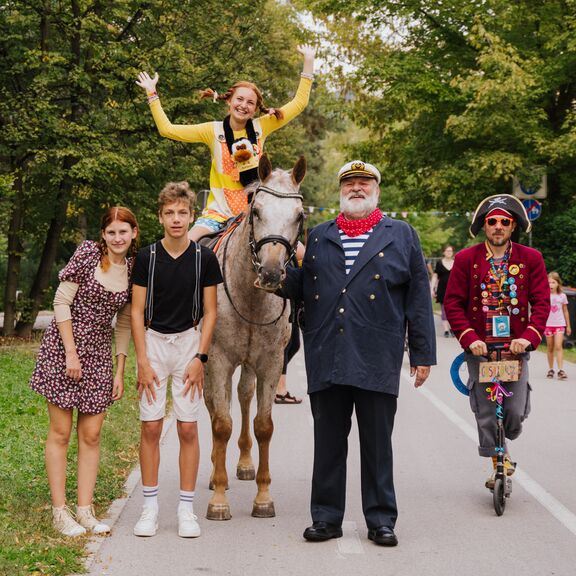 The main characters of the festival: Pippi and Captain Longstocking, Annika, Tommy, and the Pirate, Pika’s Festival 2022. Author: Peter Žagar