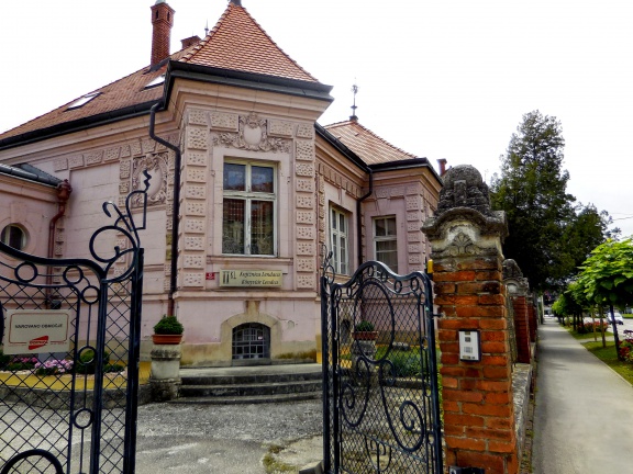 Lendava-Lendva Library 2014 entrance.jpg