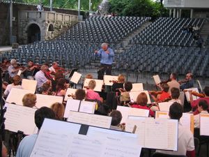 Rehearsal with <!--LINK'" 0:293--> and conductor David DeVilliers at the <!--LINK'" 0:294--> open theatre in Ljubljana (2005)