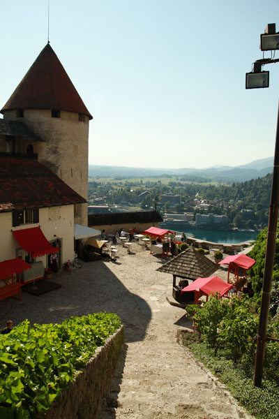 Bled Castle 2010 courtyard.jpg