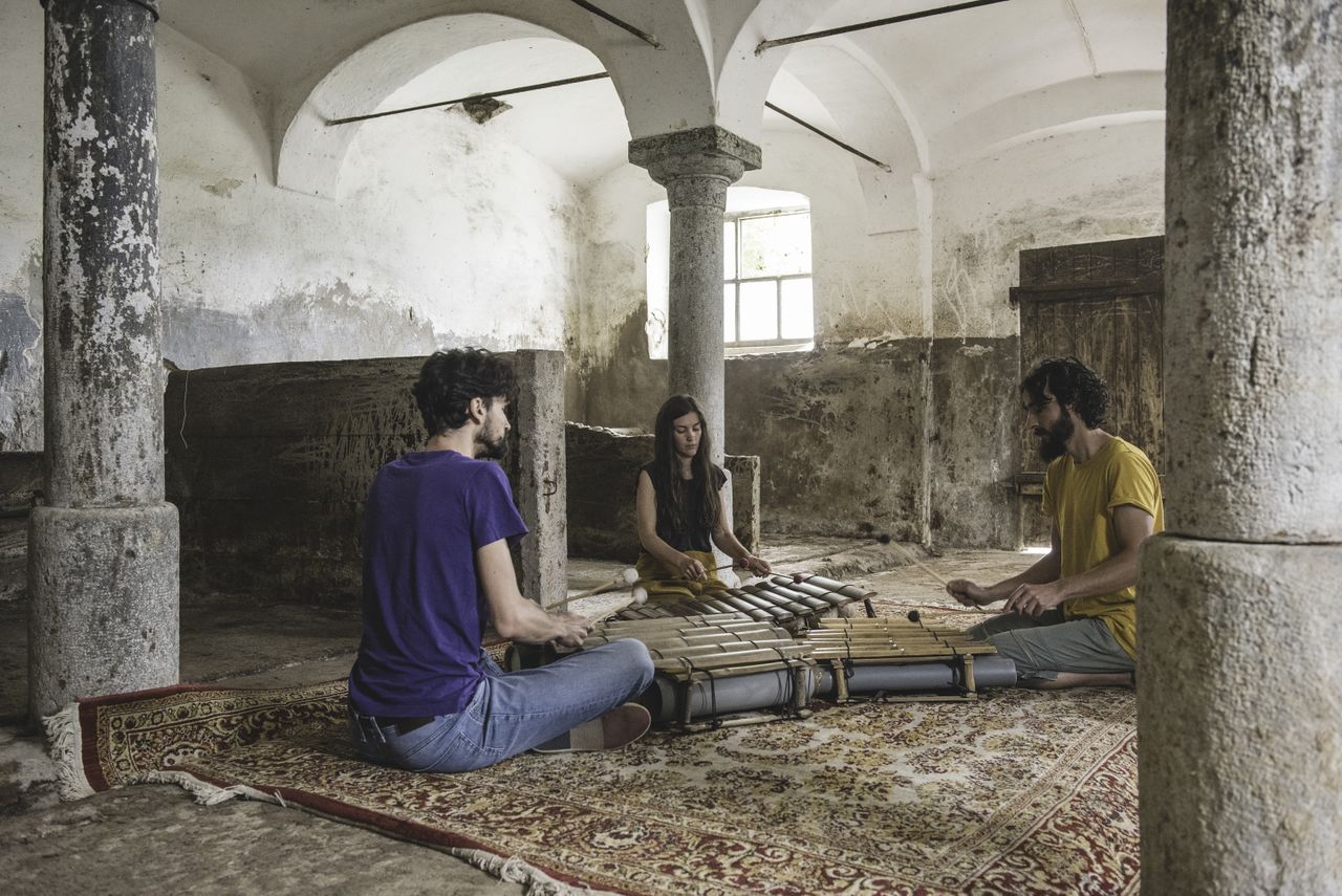 File:Glitterbeat Records 2018 The band Širom Photo Jana Jocif.jpg