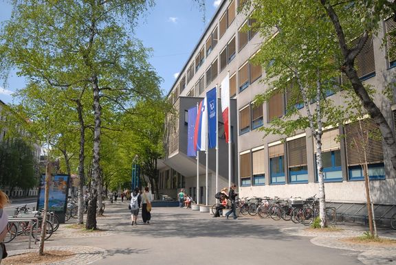 File:Faculty of Arts Ljubljana 2008 Exterior Photo Matjaz Rebolj.JPG