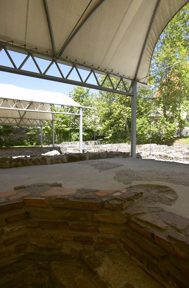 Baptismal pool in the Christian Centre archaeological park, MGML archive, 2005