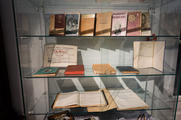 Display case at Franc Ksaver Meško Memorial Room, part of Koroška Regional Museum, 2019.