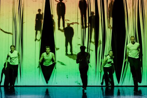 File:En–Knap Group 2019 performance Beware, dance 3 Photo Andrej Lamut.jpg