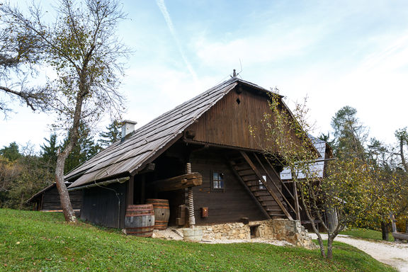 File:Prezihov Voranc Cottage 2019 Exterior Photo Kaja Brezocnik.jpg