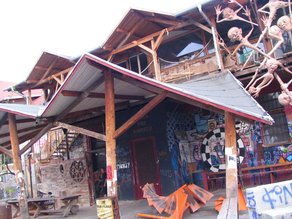 File:Metelkova Foto Hobit 7999.jpg