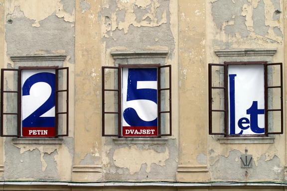 Installation for the campaign "No peace. Only searching." that marked the 25th year of the Scientific Research Centre (ZRC SAZU), Poper Studio, 2006