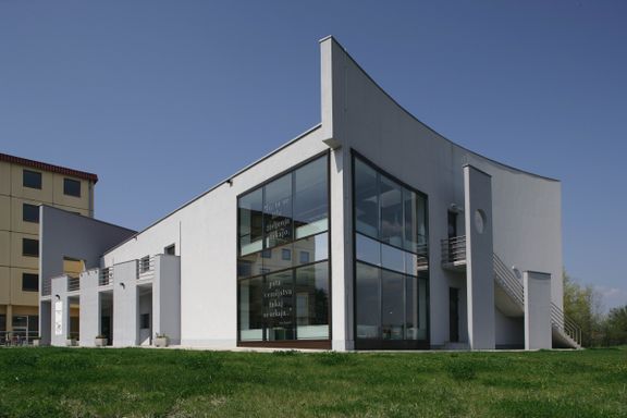 File:Brezice Library 2007 building Photo Aleksander Lilik.jpg