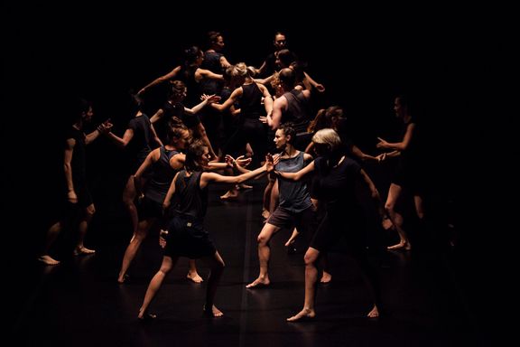 Isabelle Schad: Collective Jumps, performance, CoFestival, 2016.