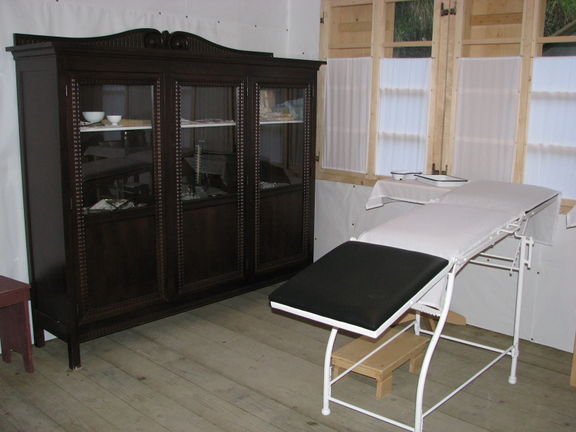 Franja Partisan Hospital 2010 Operating room.jpg