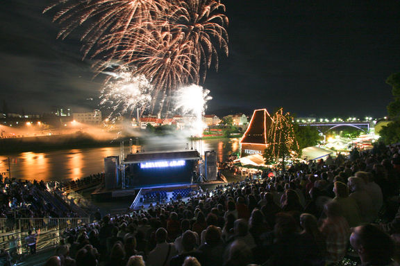 File:Lent Festival 2009 fireworks display.jpg