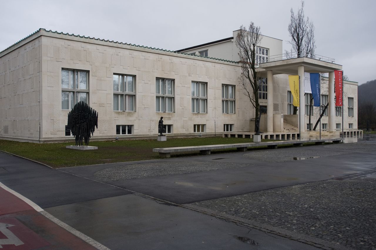 File:Moderna galerija exterior Photo Dejan Habicht.jpg