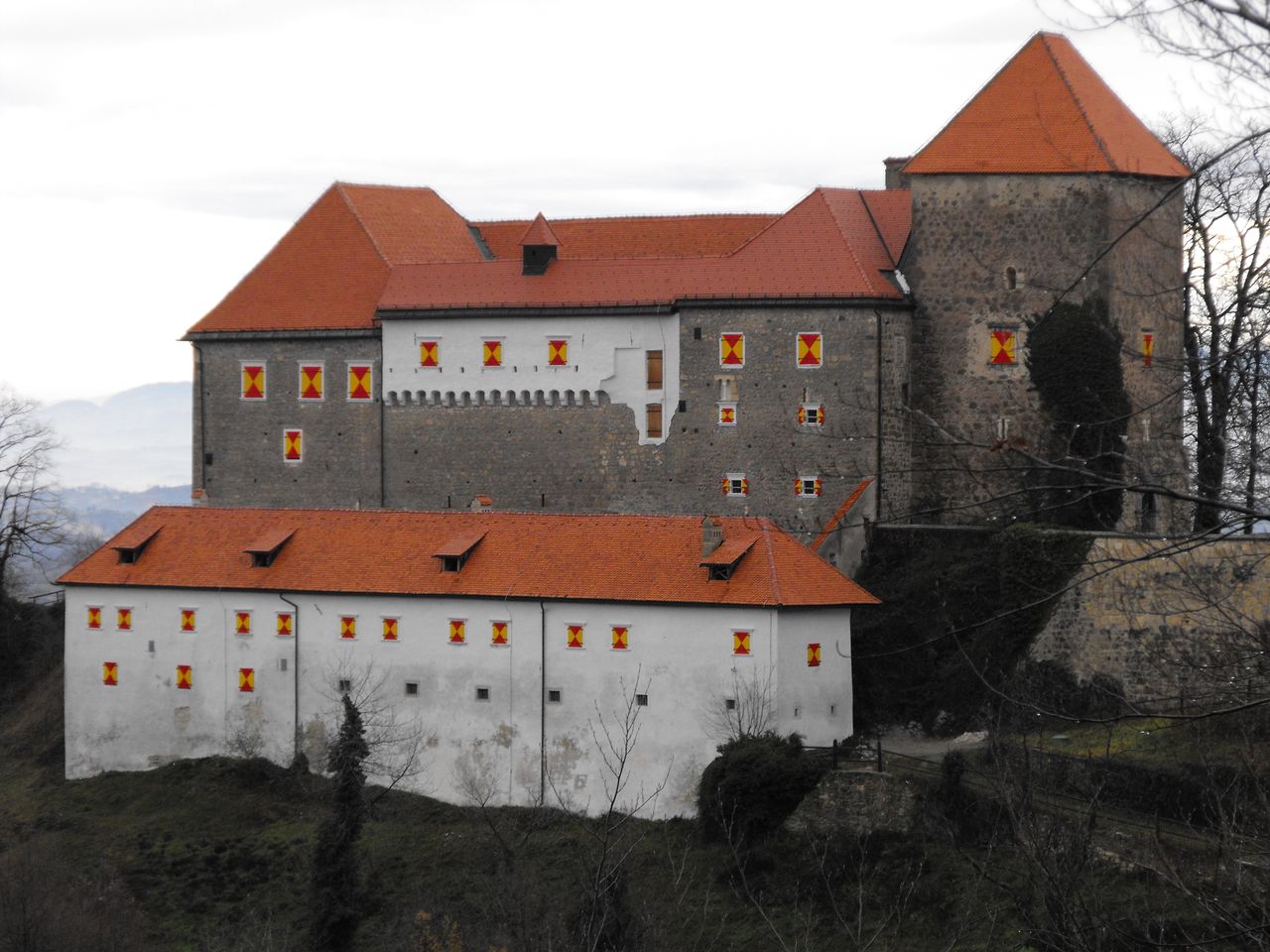 Podsreda Castle 2008.jpg