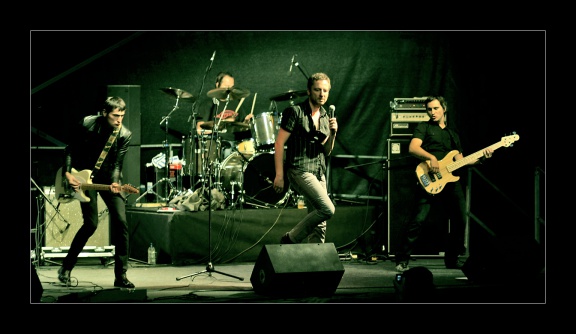 Res Nullius performing at Kamfest Festival, 2011