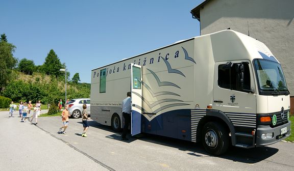 Ivan Potrc Library Ptuj 2010 bibliobus Photo Srdan Mohoric.jpg