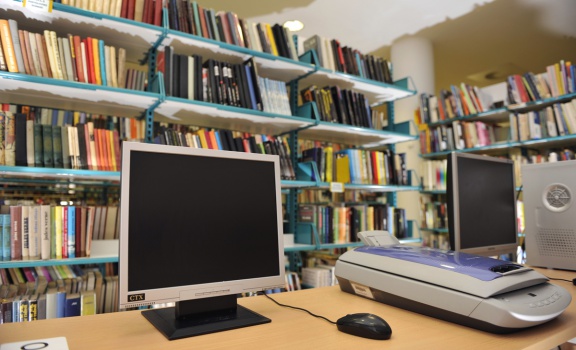 Jesenice Municipal Library, computers for public use, 2010