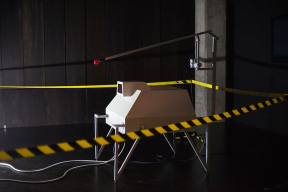 Syntrop, an audio-visual installation by Dan Adlešič at Osmo/za, 2018.