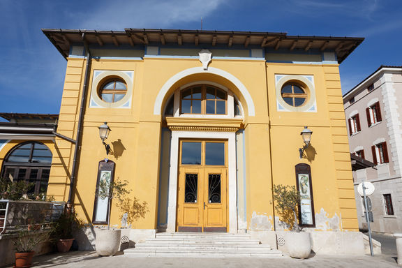 File:Tartini Theatre 2020 Exterior Photo Kaja Brezocnik.jpg