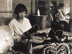 A portrait of Alma Karlin taken in the period 1920&ndash;1930. Part of the Manuscript Collection of the <!--LINK'" 0:78-->, visible also on <!--LINK'" 0:79-->.