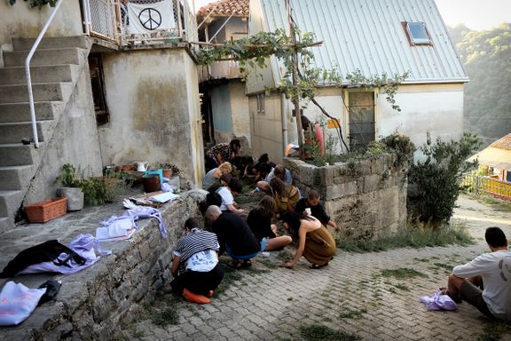 Summer school of the Academy of Margins, a collective learning experience in the village of Topolò (summer 2022). Small gestures of useless care, guided by Robida’s member Vida Rucli and the Polish designer Ola Korbańska.