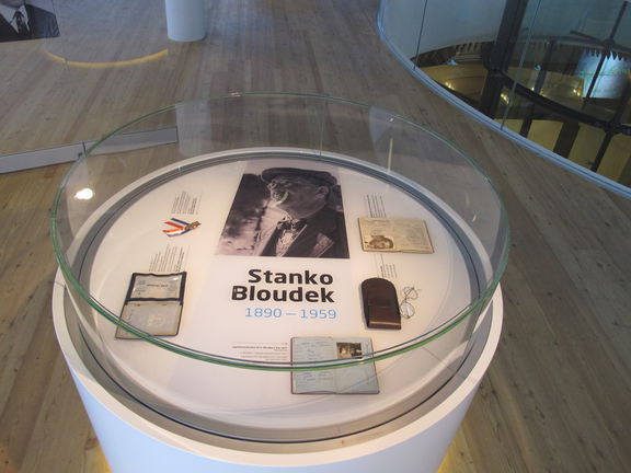 Planica Museum 2016 Bloudek vitrine.JPG