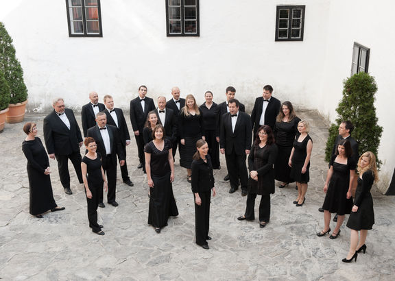 File:Ave Chamber Choir 03 - portrait - Photo Peter Skrlep.jpg