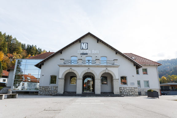 File:Narodni dom Mezica 2019 Exterior Photo Kaja Brezocnik.jpg