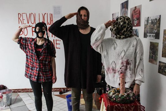 Revolt Social Workers's opening performance of the exhibition I Spit on Revolution!, Križišče Gallery, 2018; at C.M.A.K. Cerkno.