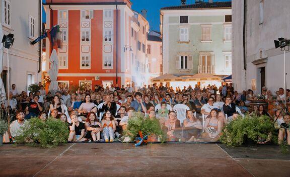 Screening at the Manzioli square, Kino Otok - Isola Cinema Festival 2022. Author: Amadeja Smrekar