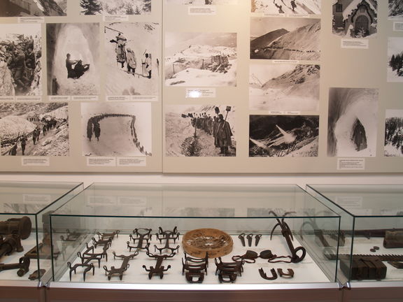 Kobarid Museum 2005 White Room.jpg