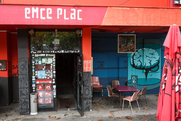 File:Klub eMCe plac 2019 Entrance Photo Kaja Brezocnik.jpg