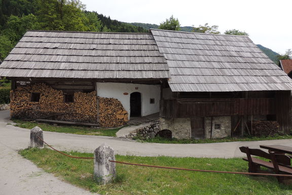 File:Oplen House 2015 exterior Photo Anja Postrak.jpg