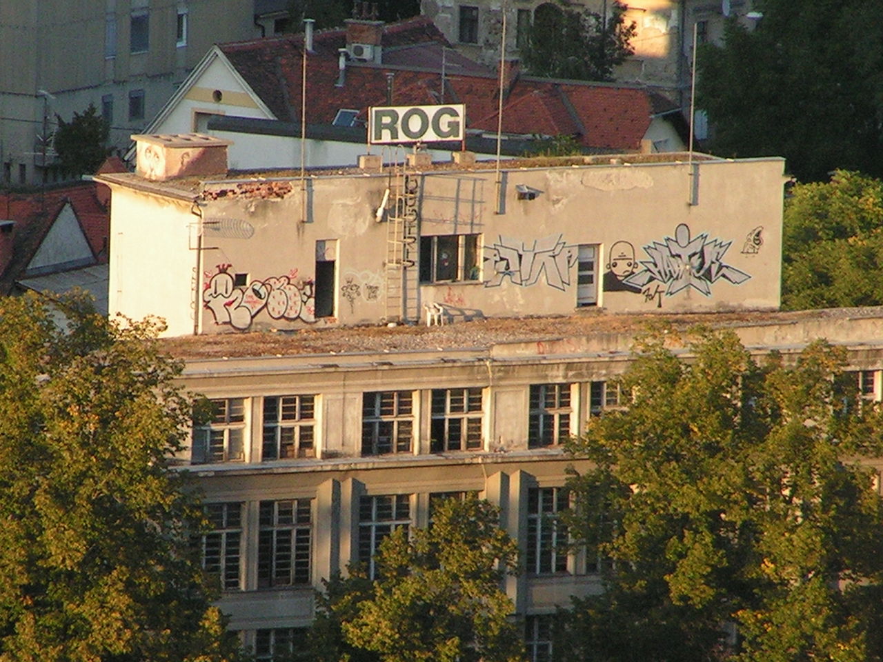 Tovarna Rog 01.JPG