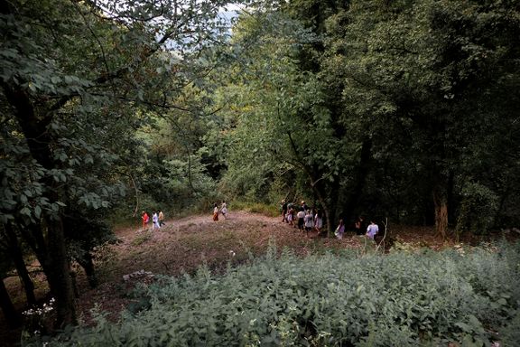 Summer school of the Academy of Margins, a collective learning experience in the village of Topolò (summer 2022). The summer school opened with an explorative walk of the landscape surrounding the village.