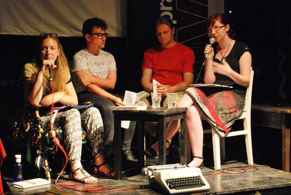 A discussion on poetry critique at the Pranger Festival 2015, moderated by Laura Repovš, with Urška Zupančič, Grega Ulen and Domen Bertoncelj. Klub Menza pri koritu, Metelkova.