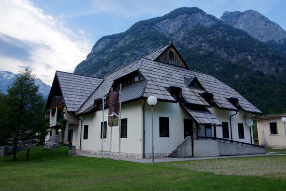 Trenta Lodge TNP Information Centre and Museum 2014 exterior.jpg