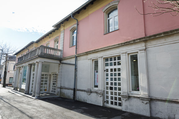 File:Postojna Culture House 2020 Exterior Photo Kaja Brezocnik.jpg