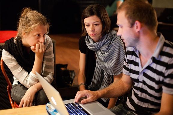 Mentor Espen Rasmussen speaking with workshop participants, Fotopub Festival of Documentary Photography, 2010