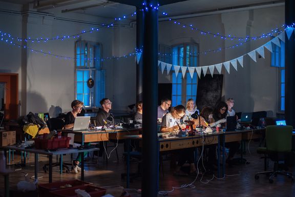 Sound Scanner workshop led by Dmitry Morozov - Vtol involved creating a small sonic instrument, which will convert small objects with a rough surface into sound, Poligon Creative Centre, 2016 .