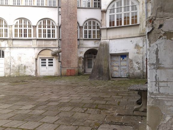 Cmurek Castle inner courtyard, 2015