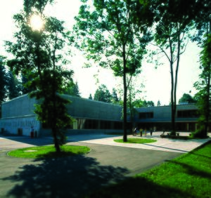 Ob Rinži Elementary School in Kočevje, landscape architecture by <!--LINK'" 0:392-->.