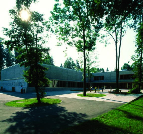 Ob Rinži Elementary School in Kočevje, landscape architecture by Studio AKKA.