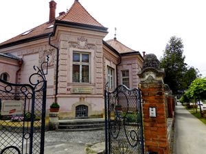<!--LINK'" 0:75--> in the Oskar Laubhaimer's neo-baroque villa from 1906.