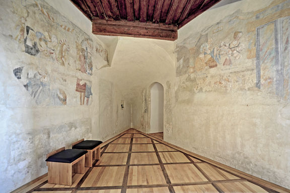 On the first floor of the Rajhenburg Castle secular Renaissance fresco by the Master from Marija Gradec (1530) were discovered in the 1980s.