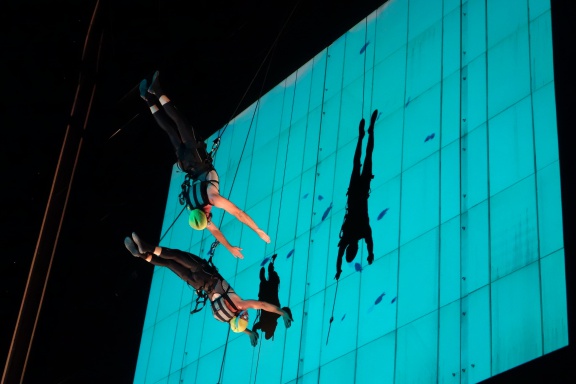 eVenti Verticali performing Wanted on the Cankarjev dom facade. Ana Desetnica International Street Theatre Festival, 2013