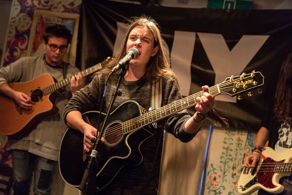 Koala Voice performing an acoustic set at the Eurosonic Noorderslag showcase in Groningen, 2016